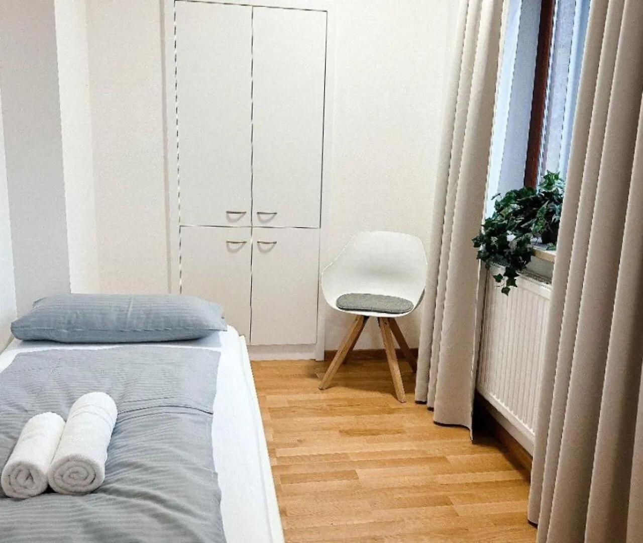 Sali Homes K39 Monte-Carlo -Spacious 6-Bedroom Apartment With Terrace And Garden Views In Bayreuth Ideal For Groups